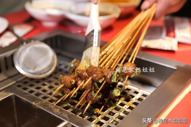 传统油炸串串制作，这味道没有几个人能扛得住