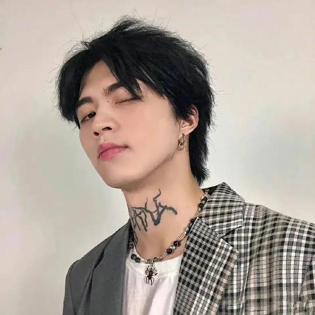 高级感男生头像，高级感男头（微信头像//充满高级感的小众男头头像）