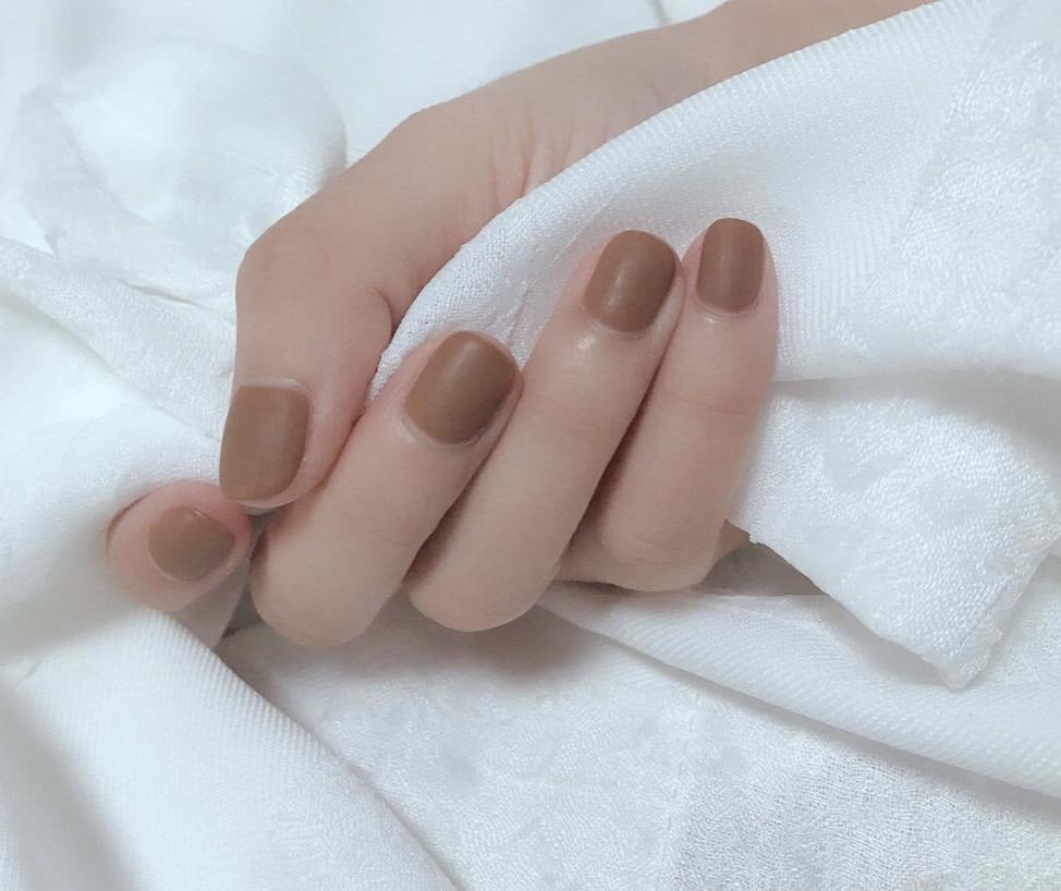 3ce的土色系口红是我的最爱,暖调的吃土色,跟秋天莫名很搭.