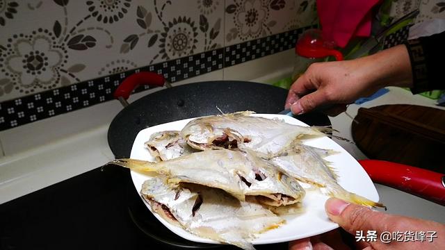 鲳鱼怎么处理干净，鲳鱼怎么洗（鲳鱼鲜香美味还不腥）