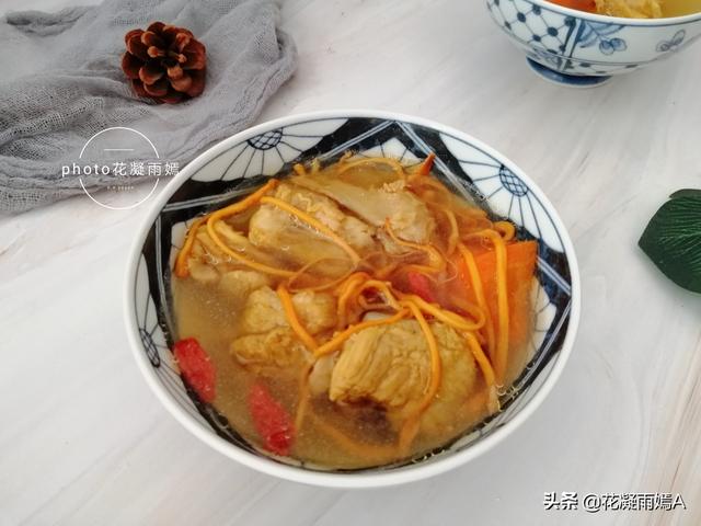 鸭肉煲汤放什么材料好，鸭肉煲汤放什么材料好孕妇吃（鸭肉和它一起炖）