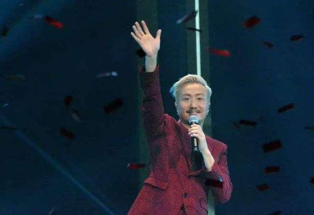 与蔡卓妍相爱4年的郑中基，为何转身娶了名不见经传的余思敏？