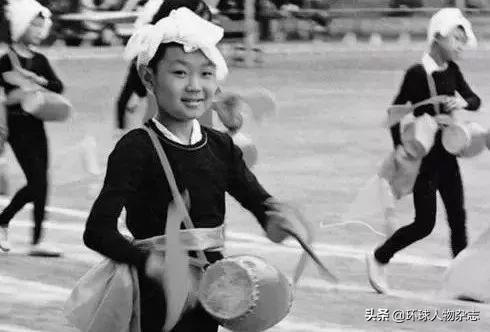 大鹏模仿黄家驹，大鹏和黄家驹隔空对唱（为什么越努力越让人心酸）