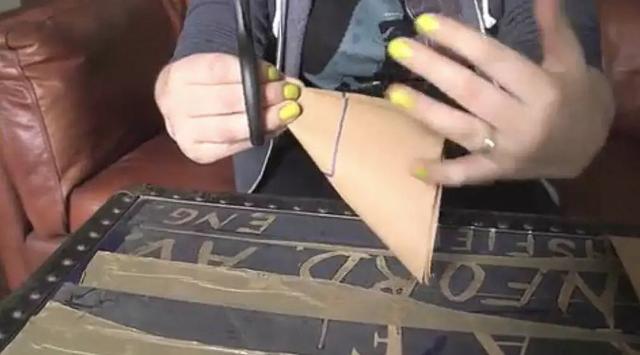 怎样剪五角星最简单的方式，五角星最简单的剪法（凯特博士教你一刀剪出五角星）