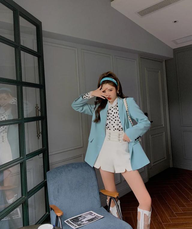 御姐是什么样的女生，什么叫御姐型的女生（优雅时髦尽显成熟韵味）