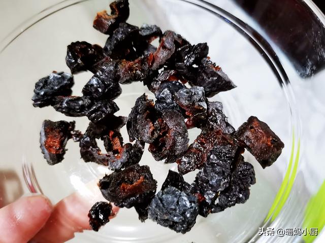 番茄夹乌梅叫什么，番茄夹乌梅用的是什么乌梅（乌梅与小番茄夹在一起吃）