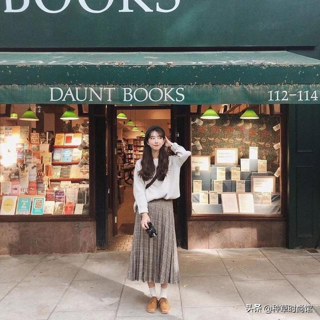 透明校服这样穿可以避免尴尬，透明校服这样穿可以避免尴尬嘛（这3种风格美呆了）