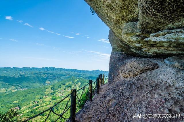 名人对李白的评价，名人对李白的评价的诗文（从杜甫到韩愈再到余光中）
