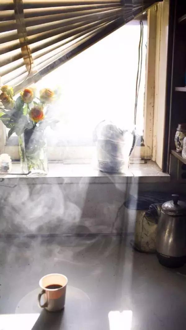 没心没肺的经典句子，活着没心没肺的句子（有点正能量的个性签名）