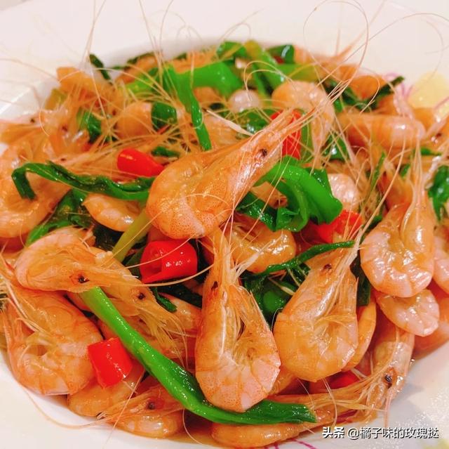 白米虾如何处理干净，美食家常菜推荐：蒜蓉西葫芦