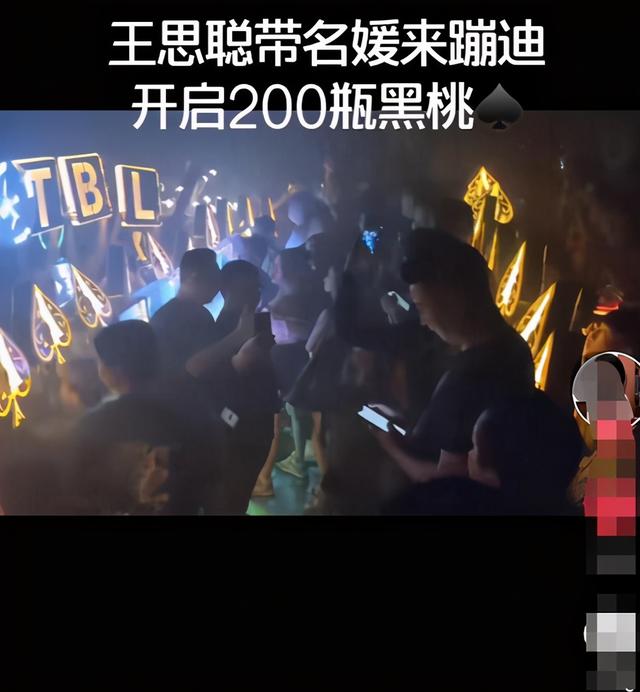 黑桃a香槟多少钱一瓶，夜店黑桃a香槟多少钱一瓶（为什么网红富豪名媛去酒吧都喜欢黑桃A）