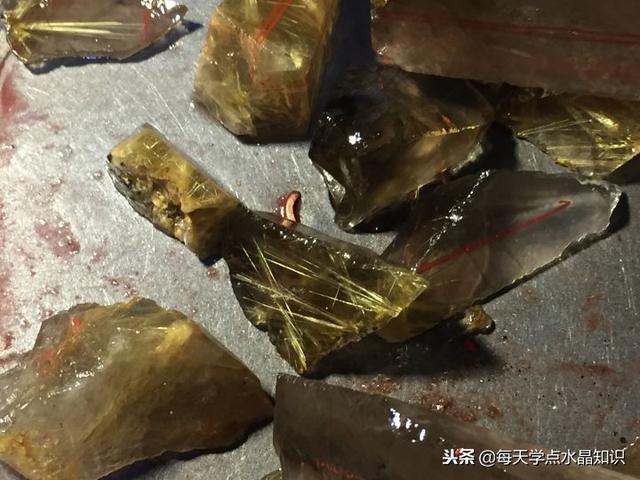 水晶工艺品加工，水晶工艺品的加工流程有多少人知道呢（了解一下水晶加工的流程）