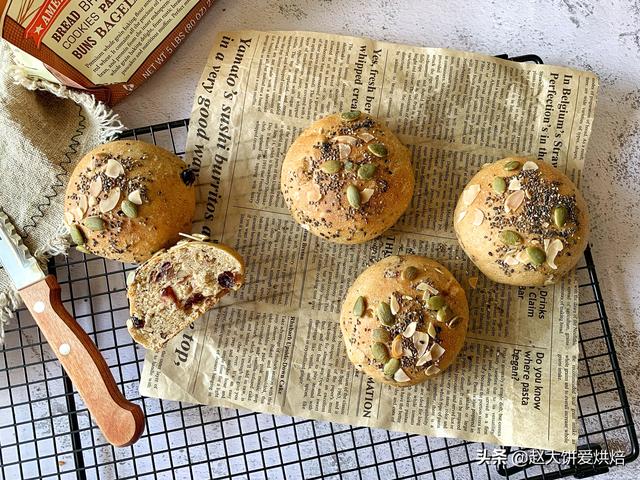 果子面包的做法，水果面包的各种做法（低糖低油的全麦坚果餐包）