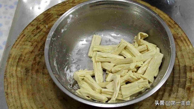 烧腐竹怎么做好吃，比肉都好吃的“烧腐竹”