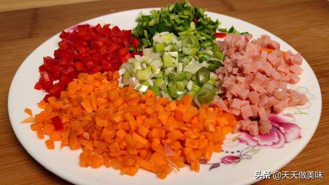 如何做家常土豆饼，怎样在家做土豆饼（教你做香酥土豆饼）