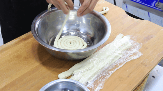 炸馓子的做法和配方，老式馓子的做法和配方（做法和配料毫不保留教给你）