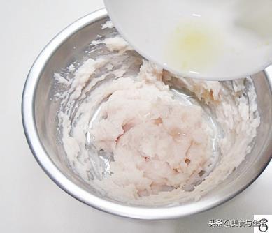 做鱼丸的正确配方，鱼丸的制作及配方比例和原料（给宝宝吃鱼的最佳方式）