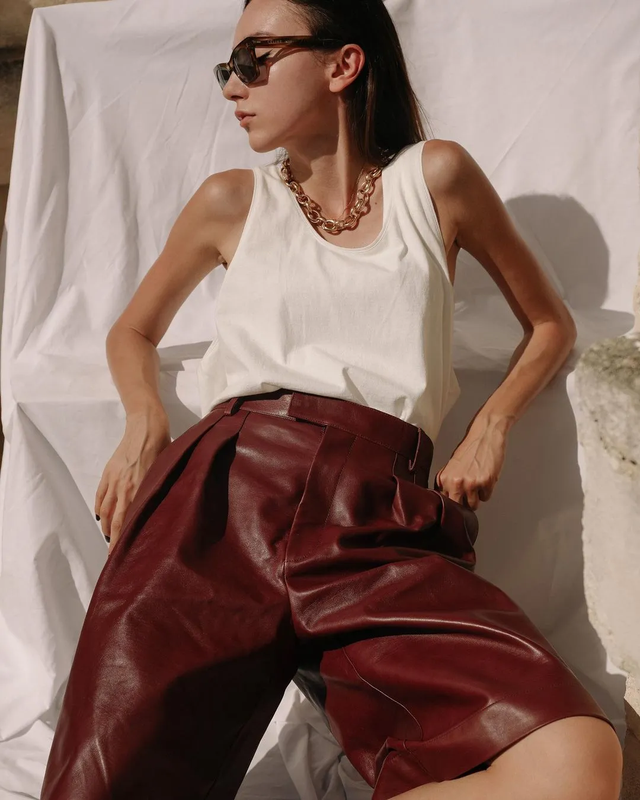 腿粗穿什么短裤，腿粗应该穿什么样的短裤（显瘦竟靠一条“大短裤”）