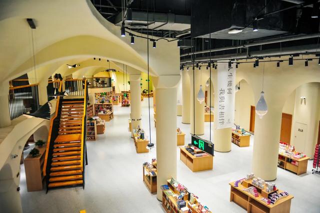 附近书店在哪个位置离我最近，离这里最近的文具店（厦门这些“有颜有料”的书店）