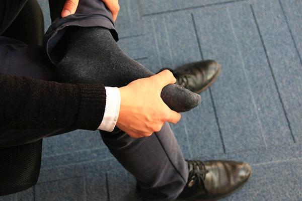 女生的鸡眼长什么样子的，鸡眼长什么样（脚上长鸡眼）