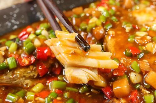 臭鳜鱼最简单做法，做好臭鳜鱼的关键是腌制必须到位