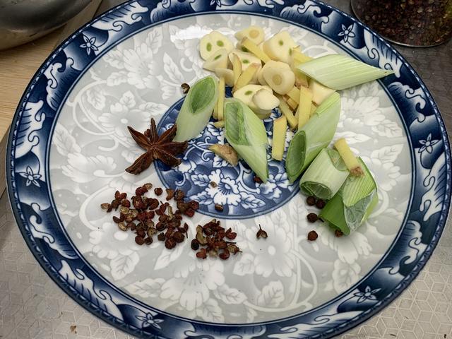 清炖鸡怎么炖好吃，清炖鸡汤怎么做出来才非常好喝（切记不要焯水）