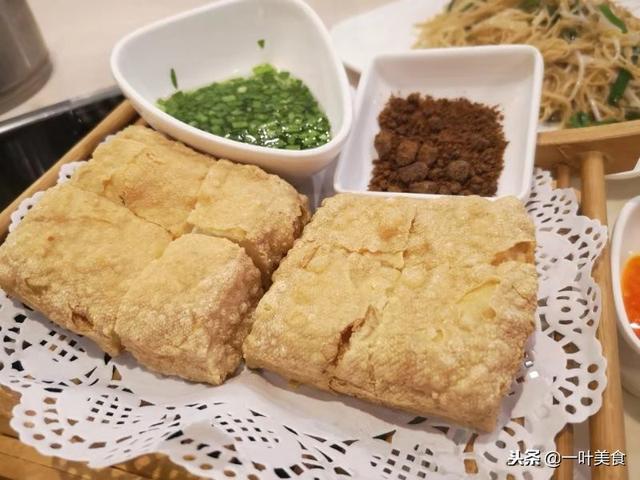 卤水拼盘用什么拼，卤水拼盘好吃吗（还有炸豆腐蘸生韭菜水、红糖粉）