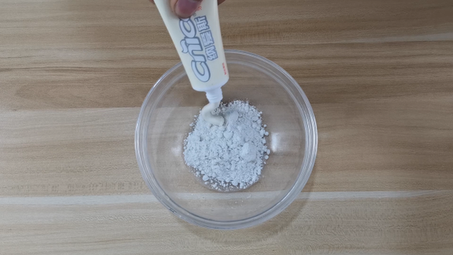 怎样自制万能胶水，怎样自制万能胶水简单（教你一招自制万能胶水）