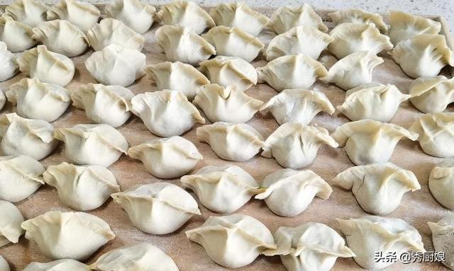 白菜肉馅包子怎么拌馅，大白菜馅包子的家常做法（记住老师傅的“2放2不放”）