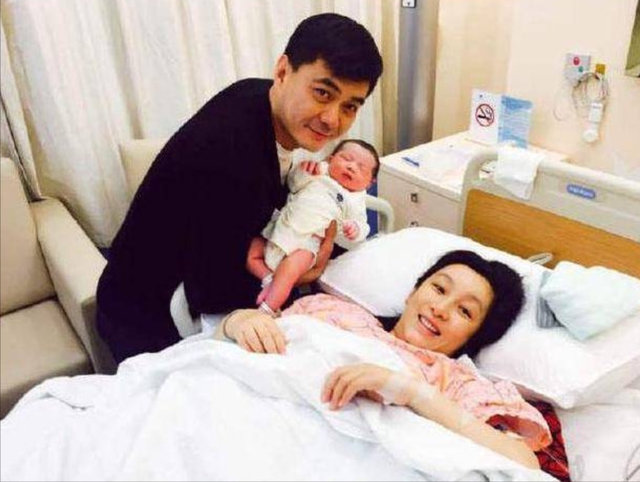 秦海璐的老公，秦海璐的老公的前妻是谁（王新军：有过一次婚姻）