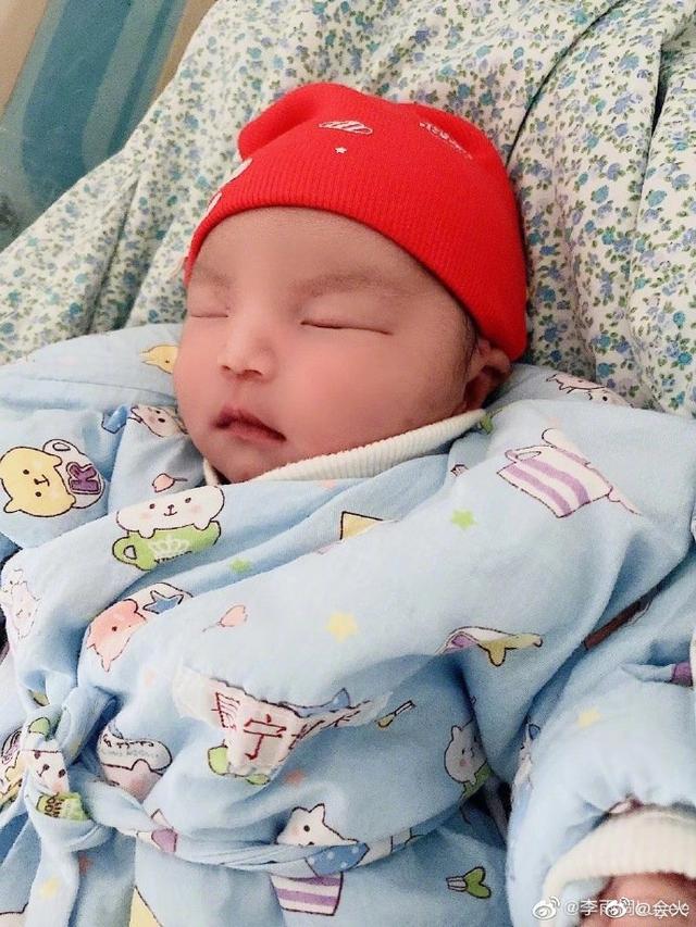 薛之谦现任老婆图片，薛之谦的妻子越看越高级（李雨桐宣布升级做妈妈）