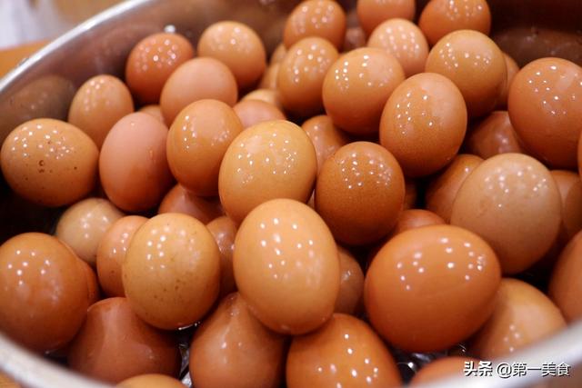 做咸鸭蛋可不可以用鸡蛋做，鸡蛋可以做咸鸭蛋的做法（老辈人常用的水盐比例）