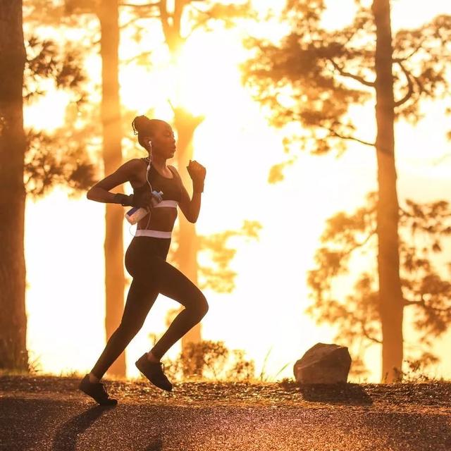 私生饭是什么意思，私生饭是什么意思张碧晨（陈坤分享晨跑暖心经历）