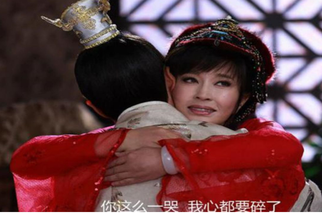 《兰心大剧院》“老少配”引热议，刘晓庆与郑国霖cp被吐槽最多