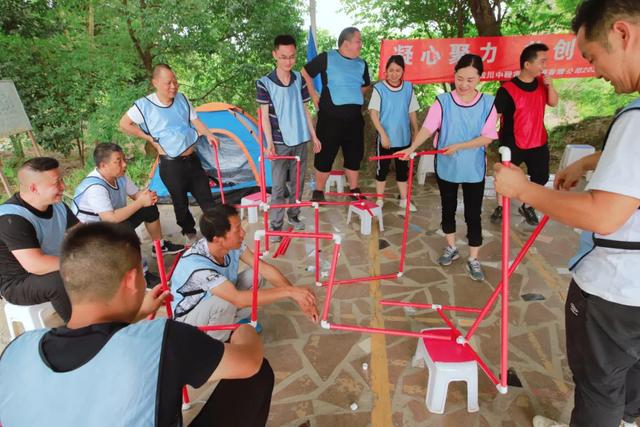 公司团建活动游戏，公司团建常做的小游戏（20个趣味团建活动游戏）