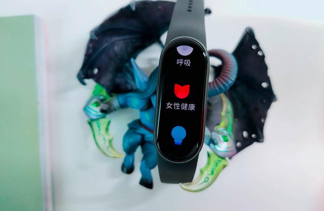 小米手环充电需要大力扣吗，小米手环使用前要不要充满电（干掉按键+血氧检测+心率监测）