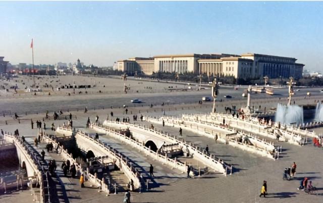 天安门城楼多高，国旗杆高度是多少米（天安门，天知地知，我知你知吗）