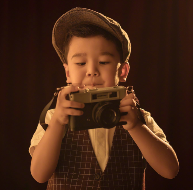 李梓萌现任老公简历，李梓萌老公照片（陆川二婚娶了小12岁“央视范冰冰”）