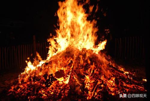 春节放鞭炮的由来，春节放鞭炮的传说来历（中国千年鞭炮史：无鞭炮）