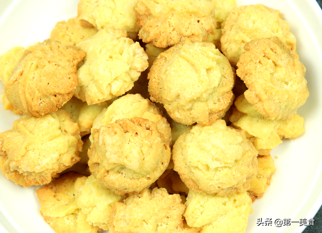 烤箱最简单的饼干做法，家用烤箱烤饼干的做法（烤箱自制曲奇饼干）