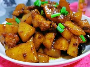 山东土豆炖肉怎么做，土豆炖肉怎么做法（土豆炖肉的家常做法）