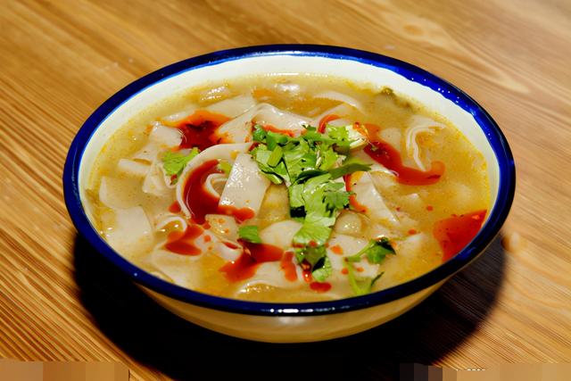 酸菜怎么做好吃，五花肉炖酸菜怎么做好吃（不管是聚会还是家宴都是很好的选择）