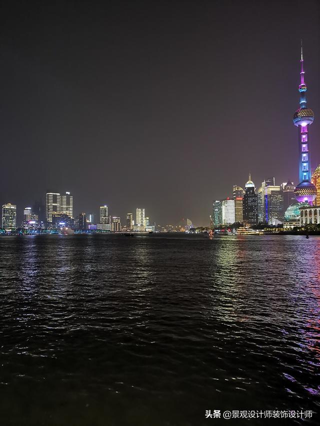 上海外滩夜景图片，外滩夜景美丽迷人让人流连忘返（上海市外滩夜景）