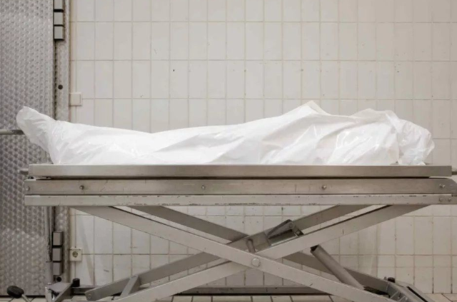 为什么人死后要盖住脸，人死后为什么要盖住脸（就要用白布把脸盖住）