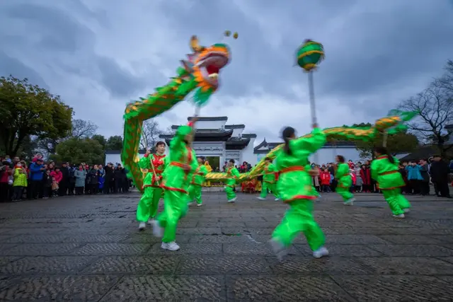 湖州市的湖叫什么，湖州市的湖叫什么 新闻（中间还有一个最美的湖州）