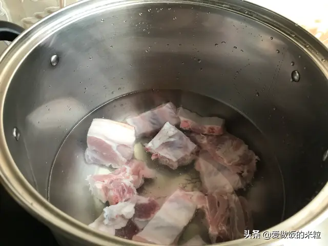 毛豆角怎么煮好吃又是绿色的，毛豆怎样煮才能又绿又好吃（豆角颜色翠绿不发黄）