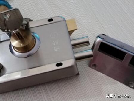 门锁打不开怎么办，门锁打不开如何处理（房门锁打不开了该怎么办）