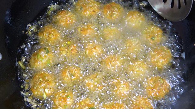 炸丸子的萝卜是什么萝卜，炸丸子用哪个萝卜（炸萝卜丸子别只知道加面粉、淀粉）