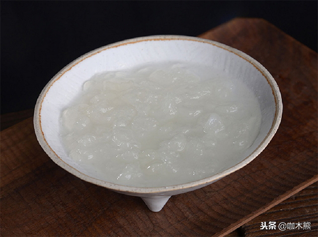 雪蛤和燕窝哪个好，雪蛤和燕窝哪个滋补效果好（它的营养价值比燕窝还高）