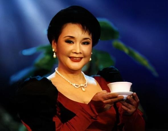 "歌唱家"李谷一：和丈夫肖卓能携手走过43年婚姻，他走后我要坚强